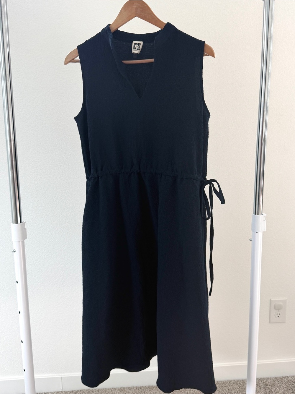 Anne Klein Size 12 Navy Sleeveless V-Neck Tie-Waist Dress with Pockets